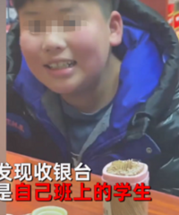 老师穿拖鞋吃饭,老板是自己学生