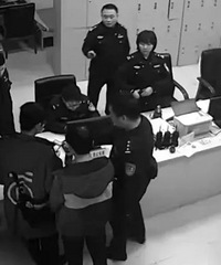 12岁少年派出所“举报”亲妈,民警点赞
