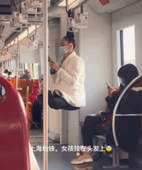 小姐姐头悬梁盘腿荡秋千
