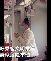 小姐姐头悬梁盘腿荡秋千