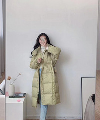 这件绿色羽绒服超级好看,特别显肤色!