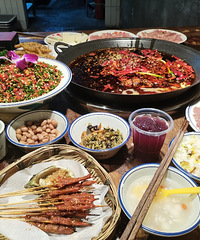 ����һ����䵽�˺ܶ���ѵ���ƷС��