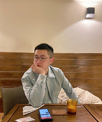 95年170CM4S店工作的小哥征婚,希望对方自律