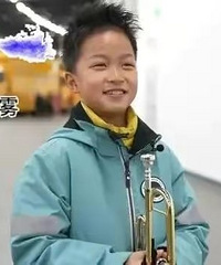 ���ر������»ῪĻʽ�е�ѧ����Ա������������