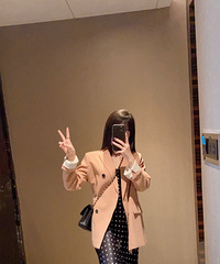 终于感受到春天的气息啦,春装上线走在广州大道上