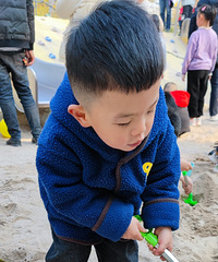 中央公园的儿童乐园周末人太太太多了,建议大家错峰
