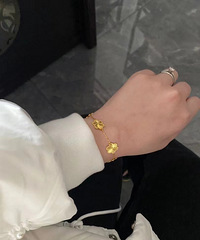 只有我一个人觉得这款黄金手链很土吗?