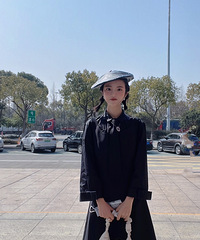 ���屳��ȹ��������һ����Ů̬�ȡ�