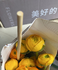 在网上买的花花收到了,新鲜又好看!简直太爱了