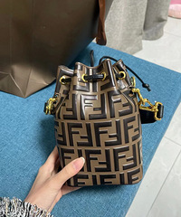 代购买到假包了,关键是还不承认.....
