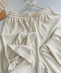 ��һ����͸�������ֳ��õİ�ɫ���ȿ�