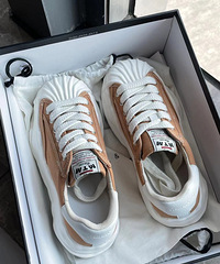 һ�����ݵ�Ь�ӣ���ɫ��ĺ�Ԫ��