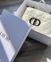 Dior迪奥caro系列大藤格纹奶白色包包,真的很奶白!
