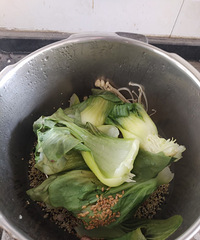 午餐:上海青金针菇藜麦小米豆豉低芥酸菜籽油花生亚麻籽