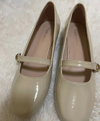 ����һ�Գ��ٴ�ĵ�Ь�������ҵ������·��ոպ�