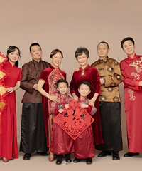 穿上旗袍的妈妈也太美了,这样的全家福感觉才有意义!