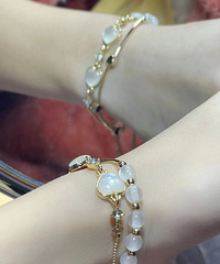 �ڵ�һ������İ���è��ʯ������������Ů��Ŷ