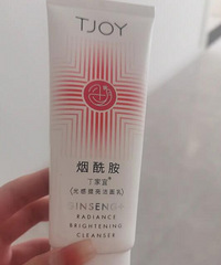 在超市买的这个牌子的防晒、洗面奶,万万没想到肤感这么好!