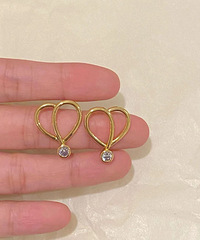 ���η������ǽ�ɫ�İ�������