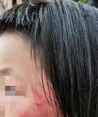 女儿与玩伴发生纷争,母亲连扇对方女孩耳光!