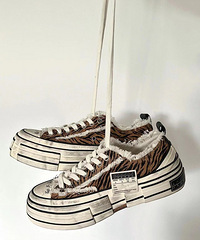 ���������ֿ����ˣ���˫�������෫��Ь����