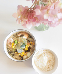 һ���˳Է������������ʢ�ģ�����С�������������һ��ʳ