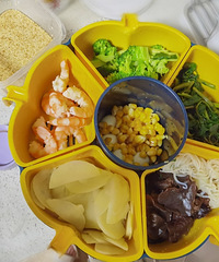 һ���˳Է������������ʢ�ģ�����С�������������һ��ʳ