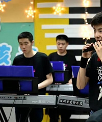 17岁帅气“陶笛少年”走红,3岁查出自闭症