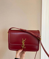 Ysl 这个包颜色好正啊,而且好显白!质感真的很好