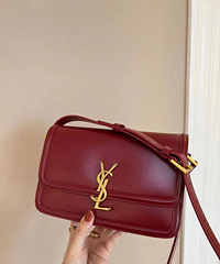 Ysl 这个包颜色好正啊,而且好显白!质感真的很好