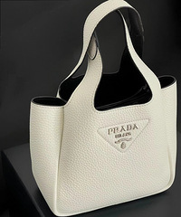 PRADA�����������������ӵ�еĲ�����