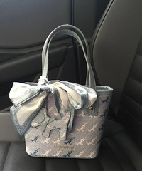 һ������ס����ɫС���ذ�����������