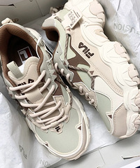 �������ˣ��������ҵ�fliaèצ�˶�Ь��������˵������