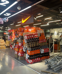 劲浪杨家坪店特卖来了,全场2折起!换季外套卫衣裤子都打巨折