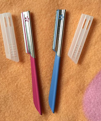 咱就是说,修眉刀刮唇毛真香!