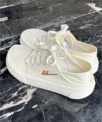 ���챾��Ь���ҵ��ˣ���ɫ���̰�