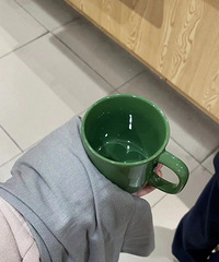 谁能拒绝这样一个翠绿翠绿的杯子呢