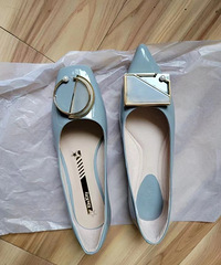 ��λ���������ɫ���ˣ�ֻ��һ˫�Ļ���ѡ������