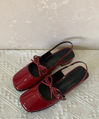 ���ź�ɫ�����԰ױ���ѽ��С��Ь