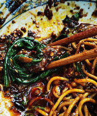 ����һ��������ݣ����������ζ�����г����