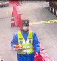 因为一个盒饭哭出声的货车司机