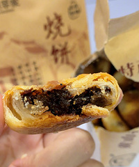 安徽黄山烧饼真的巨好吃,里面的梅干菜肉馅料绝了