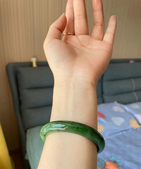 碧玉上手显白,菠菜绿