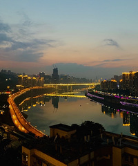 来看看我家的屋顶花菜园,坐拥重庆最美夕阳,江景夜景统统都有