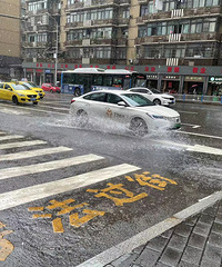 遇上大雨不要慌!大家都来分享好看的“踩水”凉鞋吧