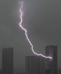 天空一声巨响,惊雷闪现,马桶精渡劫失败!炸了