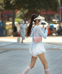 一起来打望重庆街拍里,重庆妹子们都背了哪些包包?