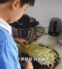 劳动课提前学成就家里小厨神