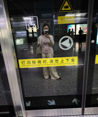 我的衣橱现在只有优衣库,无印良品,cos,还有一些实体店购入
