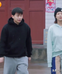 �������鱨���ߣ����߸�Ь�������ӣ���Ů����ͬ���ԭ�α�¶